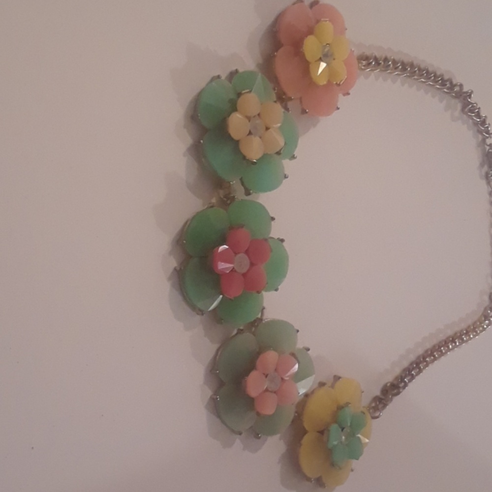 Statement necklace. - Picture 2 of 3